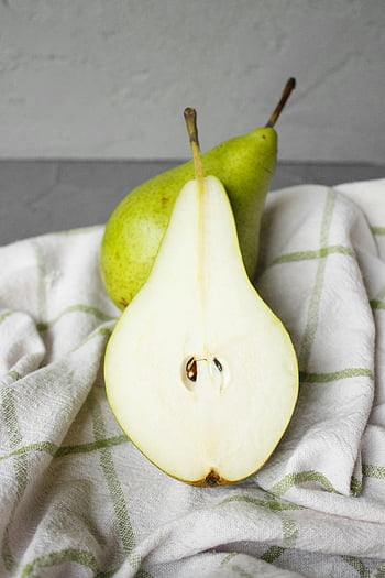 ripe pears, sliced pears, checkered linen, natural texture, fresh fruit, half pear, green pears, linen cloth, fruit photography, food photography, pear slices