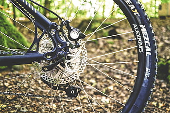 horské kolo, Kotoučová brzda, zadní přehazovačka, nastavení lesa, Podrobný výstřel, kolo kolo, Mezcal pneumatiky, Alex Rims, Venkovní cyklistika, Komponenty na kole, příroda pozadí