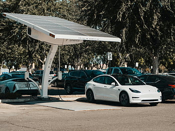 electric cars, charging stations, solar charging, renewable energy, innovation, outdoor parking, electric vehicle, solar power, sustainable transportation, eco-friendly, Tesla
