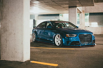 Audi S4 modificata, Audi blu ribassata, cerchi bianchi, parcheggio sotterraneo, notte, auto, audi, s4, auto modificata, cerchi personalizzati, auto blu