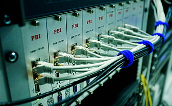 ethernetové kabely, přepínač sítě, detailní fotografie, datové centrum, síťový panel, připojené kabely, PBI, DMM-1701M, správy kabelů, serverovna, Síťová infrastruktura