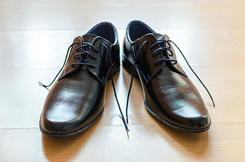 černé šaty, Lesklá kůže, Elegantní boty, tkaničky, dřevěná podlaha, formální obuv, pánské boty, Klasické boty, Černá kůže, obuv, Elegantní obuv
