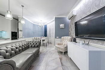 kortárs nappali, karcsú bútorok, nyitott elrendezés, elegáns dekoráció, kifinomult élet, modern konyha, nappali kialakítása, belsőépítészet, nyitott koncepció, élettér, elegáns nappali