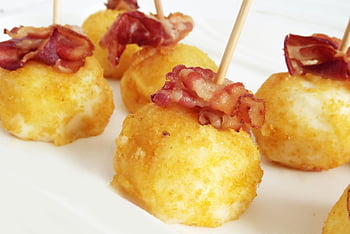bramborové krokety, Křupavá slanina, předkrmy, kulaté jídlo, Zlaté brambory, slanina, potravin, party občerstvení, velikosti, slané občerstvení, Kousnutí předkrmů