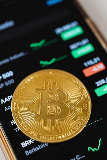 bitcoin, Zlatá mince, chytrý telefon, grafy kryptoměny, Digitální finance, údaje o obchodování s akciemi, detail, Moderní finance, Finanční technologie, Investice do bitcoinů, finanční trh