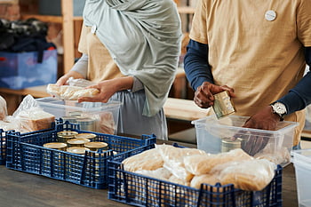 dobrovolníků, Příprava darů, Dary na jídlo, charity, veřejné služby, uvnitř, Třídění jídla, kontejnery, Dospělí, dobrovolnická práce, potravinová banka