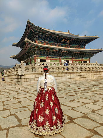 γυναίκα μελαχρινή, παραδοσιακό φόρεμα, hanbok, gyeongbokgung παλάτι, ιστορικό κορεατικό παλάτι, ηλιόλουστη μέρα, παραδοσιακή κορεάτικη ενδυμασία, πολιτιστική ενδυμασία, Σεούλ, Κορέα, αρχιτεκτονική