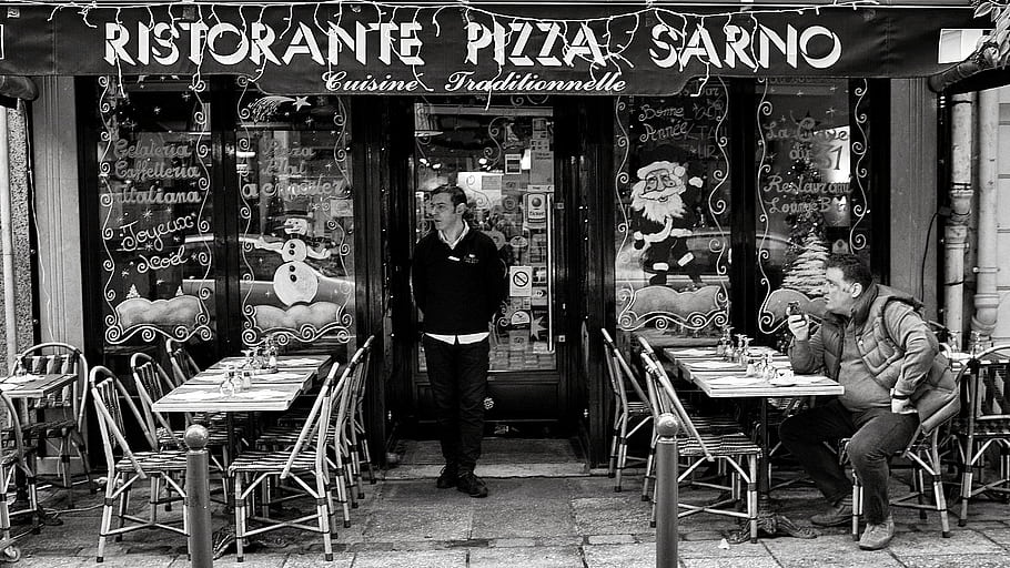 restaurace, pizza, Sarno, terasa, přední, ristorante, tradiční kuchyně, venkovní posezení, Černý a bílý, člověk jíst, muž stojící