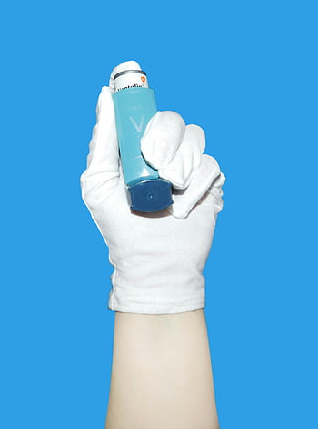 bílé rukavice, inhalátor, Respirační péče, modrý inhalátor, inhalátor pro astma, ruka hospodářství, zdravotnické zařízení, zdravotní péče, Bílá rukavice, ventolin, respirační ošetření