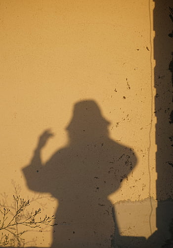 schaduw silhouet, vrouw, Gele muur, zonsondergang, hoed, gebaren, muurschaduw, buiten scène, avond licht, artistieke fotografie, schaduw kunst
