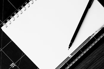 penna nera, Taccuino vuoto, quaderno a spirale, superficie del sovrano, immagine in bianco e nero, Stazionario, Strumenti di scrittura, impostazione della scrivania, composizione minimalista, forniture per ufficio, Essentials dello spazio di lavoro