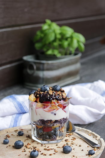 muesli, yogurt di cocco, mirtilli, nettarine, vegan crudo, cibo vegano, colazione salutare, uno stile di vita sano, prima colazione, dieta, vegetariano