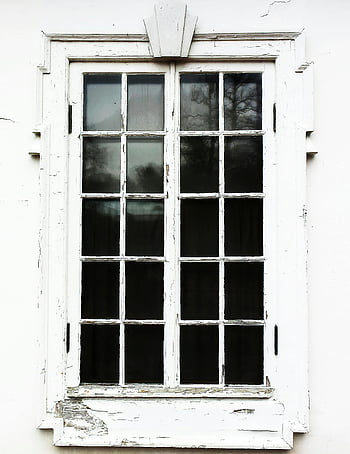 fenêtre en bois blanc, vieille fenêtre, fenêtre à cadre blanc, peinture écaillée, fenêtre de gros plan, reflets, fenêtre vintage, cadre en bois, peinture blanche, Fenêtre vieillie, fenêtre