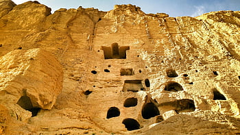 montagne brune, Anciennes habitations des falaises, Bamiyan, afghanistan, faible angle de vue, structures sculptées, site historique, formations de pierre, héritage culturel, architecture ancienne, Paysage naturel