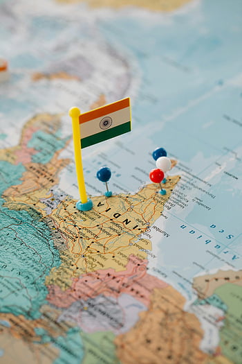 Mappa indiana, Pushpin colorati, Piccola bandiera, India, Primo piano della mappa, destinazioni di viaggio, mappa geografica, pianificazione del viaggio, marcatori delle mappe, spilla per bandiera, mappa di viaggio