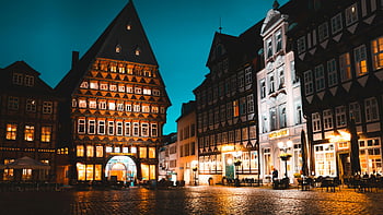 hildesheim, Německo, historické architektury, osvětlený večer, Venkovní jídelní sada, hnědá betonová budova, noční scéna, panoráma města, Evropské město, historické budovy, pouliční osvětlení