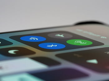 smartphone obrazovky, kontrolní centrum, bezdrátové ikony, technologická témata, detailní fotografie, Podrobný pohled, displej smartphonu, obrázky související s technikou, nastavení bezdrátového připojení, mobilní technologie, rozhraní smartphonu