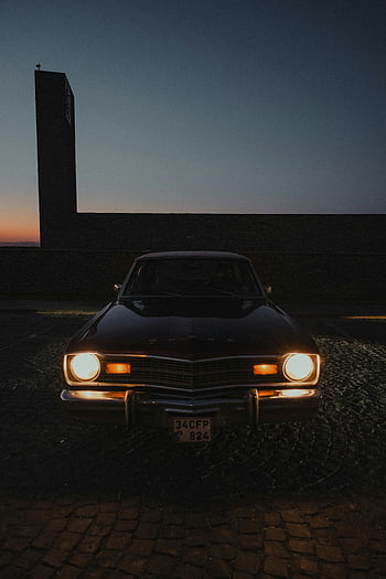 macchina vintage, luci per auto, parcheggiata, notte, Istanbul, crepuscolo, veicolo classico, Fari accesi, design vintage, fotografia automobilistica, scena urbana