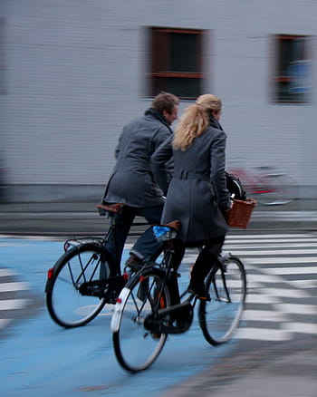 couple, bicycle, bike lane, girls on bikes, girl, Copenhagen, traffic circle, cycle chic, velopassioncc, Mikael Colville-Andersen, urban biking