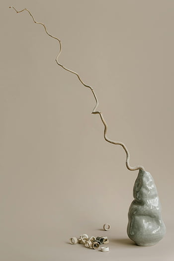 keramická socha, Jemné křivky, minimalistický design, béžové pozadí, Figurka nádobí, Unikátní umění, abstraktní umění, moderní socha, soudobé umění, keramické umění, Minimalistická sochařství