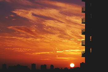 η δυση του ηλιου, ορίζοντα της πόλης, ζωντανό ηλιοβασίλεμα, κτίρια σιλουέτας, δραματικό ουρανό, αστικό ηλιοβασίλεμα, αστικό τοπίο, ηλιοβασίλεμα, σιλουέτα κτιρίου, χρώματα ηλιοβασιλέματος, ηλιοβασίλεμα σκηνή