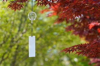 furin, zvonkohry, Japonská zvonkohra, Japonský větrný zvon, Skleněný větrný zvonek, kultura, tradice, svatyně, chrám, omotesando, Japonsko