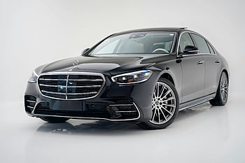 Mercedes-Benz třídy S, černé luxusní auto, moderní showroom, elegantní sedan, mercedes-benz, s-třída, luxusní vozidlo, špičkový automobil, moderní design, prémiový vůz, Showroom Display