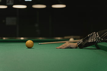 bilardo oyuncusu, hedefleyen, sarı top, yeşil masa, beceri, hassas, işaret çubuğu, Bilardo masası, kapalı, yeniden yaratma, eğlence