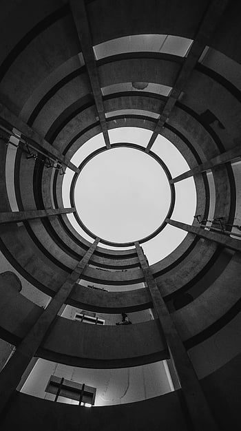 fotografie ve stupních šedi, točité schodiště, Monochromatický pohled, soustředná kruhová architektura, geometrický design, architektonická fotografie, Černý a bílý, kruhová struktura, architektonická spirála, geometrické vzory, architektonické detaily