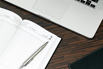 Planejador aberto, caneta, computador portátil, mesa de madeira, organização, encontro, Diário, área de trabalho, produtividade, configuração do escritório, configuração de mesa