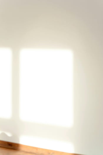 parede branca, Sombras das janelas, Interior minimalista brilhante, luz solar, formas geométricas, sombras de parede branca, design minimalista, design de interiores, luz natural, Sombras da janela, interior moderno