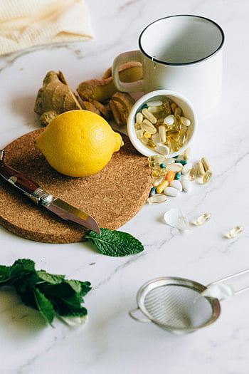 colocação plana, medicamentos alternativos, ingredientes naturais, Suplementos, limão, gengibre, pílulas, foto plana leigos, remédios naturais, suplementos de saúde, produtos de bem -estar