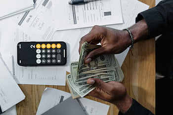 počítání peněz, dolarové bankovky, kalkulačka smartphonu, Finanční řízení, kancelářský stůl, papírování, hotovost, rozpočet, finance, ruce, dokumentů
