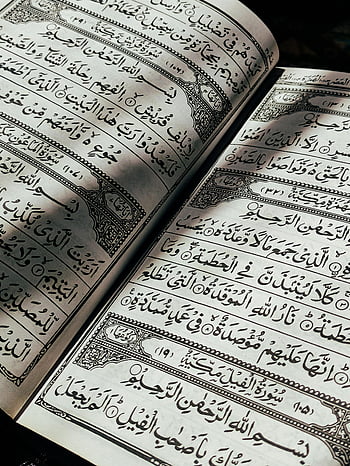 Koran, Koran offen, arabische Schrift, religiöser Text, Nahaufnahme, islamisches Buch, heiliges Buch, Koran Seiten, Korantext, Islamische Schrift, Korandetails