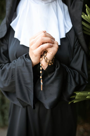 راهبة،  مسبحة،  يدعو،  الملابس التقليدية،  الإخلاص،  الروحانية،  متدين،  خرز،  دعاء،  الإيمان،  كاثوليكي