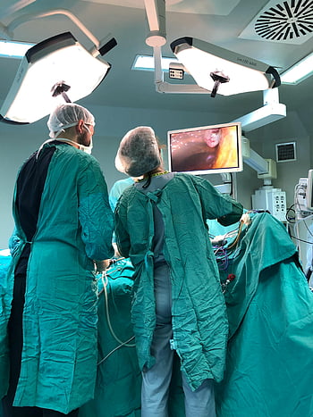 lékařů, chirurgická operace, operační sál, chirurgové, léčebného postupu, chirurgického týmu, lékařské vybavení, Chirurgické šaty, chirurgická světla, lékařský monitor