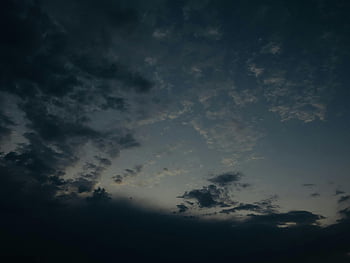 夕方の空の雲、 劇的なクラウドスケープ、 夕暮れ、 アゼルバイジャン、 穏やかな移行、 昼から夜、 夕方の雲、 夕暮れの空、 暗雲、 穏やかな空、 夕暮れの雲