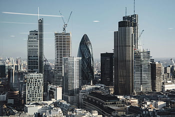 london látképe, modern felhőkarcolók, kereskedelmi negyed, kortárs építészet, kék ég, megapolis, városi Tájkép, városkép, sokemeletes épületek, pénzügyi negyed, uborka épület