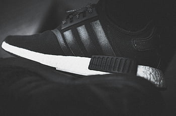 Schwarz -Weiß -Adidas -Turnschuhe, modernes Design, Nahansicht, Mode Sneaker, Schwarz und weiß, adidas, Turnschuhe, Schuh, Schuhwerk, Stil, Mode