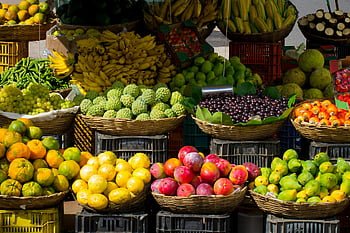 rozmanité ovoce, trhu s ovocem, čerstvé produkty, tropické ovoce, banány, hrozny, pomeranče, manga, ananas, cherimoya, stání na trhu