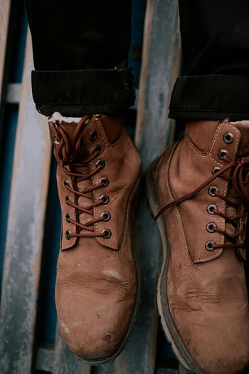 hnědé boty, kožené boty, tkaničky, dřevěný povrch, Módní obuv, detail, hnědá kůže, obuv, styl, trend