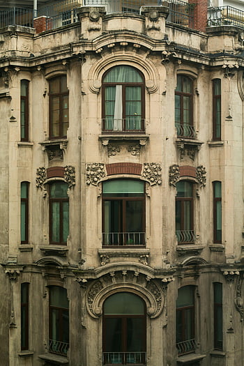 stará budova, Ozdobné detaily, historické budovy, Klasická evropská architektura, architektonické prvky, zdobené fasády, Historická fasáda, evropské architektury, detaily budovy, ozdobená okna, historických oken