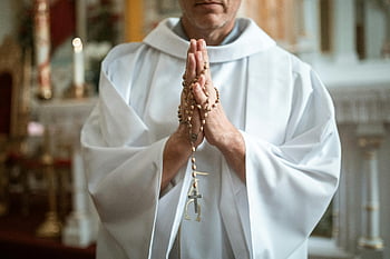 sacerdote, perline di rosario, Sacerdote cattolico, preghiera, Chiesa, religioso, fede, spiritualità, clero, culto, devozione