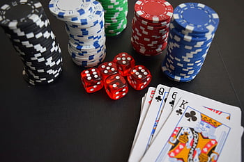hrací karty, pokerové žetony, kostky, Kasinové žetony, hazardních her, šance, vzrušení, stolní hra, živý displej, Kasino prvky, pokerová hra