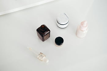 cosmetice naturale, produse de îngrijire a pielii, plat, fundal alb, borcane, setter, sticla, frumusete naturala, îngrijirea pielii, estetică minimalistă, set cosmetic