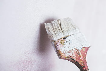 štětec, bílá barva, malba na zdi, detail, Minimalistická estetika, bílé zdi, proces malování, malba štětcem, Aplikace barvy, Renovace stěny, domácí kutily