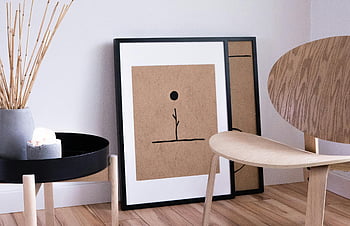 Japon tarzı, minimalist mobilyalar, soyut sanat, kahverengi ahşap zemin, çerçeveli sanat, sakin oda, tahta sandalye, modern dekor, iç mekan ayarı, ev içi, Siyah çerçeve