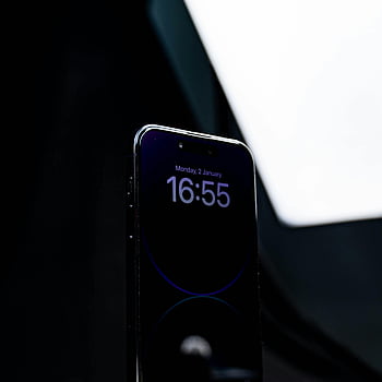 スマートフォン、 時間表示、 携帯電話の画面、 暗い背景、 スクリーン技術、 閉じる、 デジタル時計、 モバイル機器、 現代の技術、 電子機器、 デジタルディスプレイ