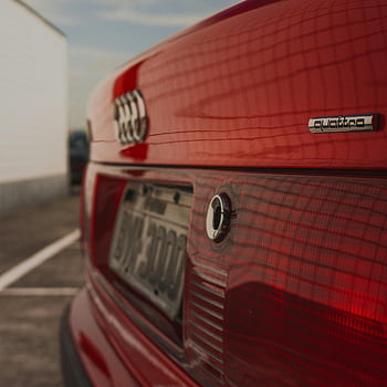 červené Audi Quattro, zpětný pohled, Venkovní parkoviště, během dne, červené auto, audi quattro, fotografování automobilů, vozidlo, automobilového průmyslu, auto design, červené vozidlo