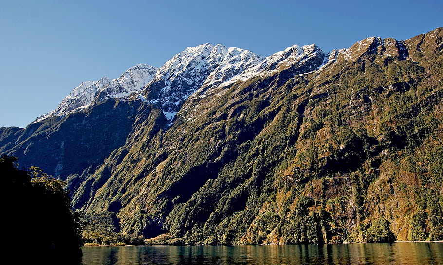 zvuk milford, Nový Zéland, sníh, útesy, národní park fiordland, horské vrcholy, Tmavé vody, vodopády, Osmý zázrak, dech beroucí, přírodní krajina